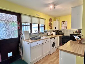 Kitchen- click for photo gallery